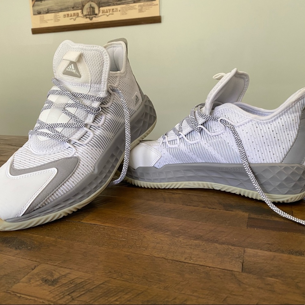 Adidas PRO BOOST Low
Mens - 10.5
Like New